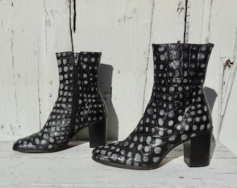 CHARLES DAVID Black Polka Dot Leather Ankle Boots 70s Mod Ankle Boots Beatnik Style Calf Boots Chunky Heels Inside Zipper Size 6.5 Narrow