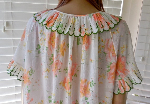 60s FLORAL Robe KOMAR RuffleD Smock Robe Housecoa… - image 8