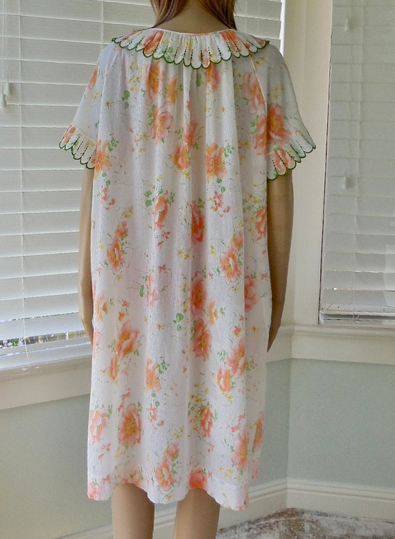 60s FLORAL Robe KOMAR RuffleD Smock Robe Housecoa… - image 7