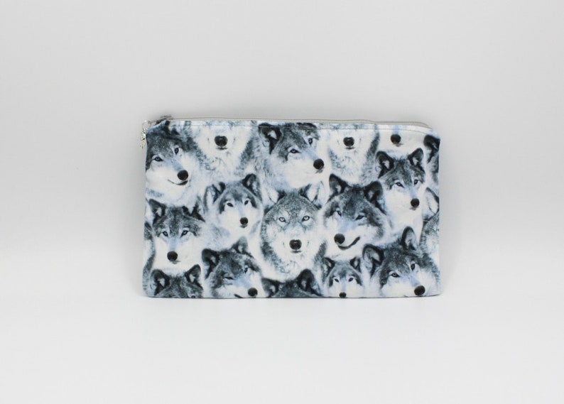 Wolf Zipper Pouch/Grey Wolf Zipper Pouch/Wolf Lovers Gift/Coupon Holder/Phone case/Cosmetic Bag/Timber wolf gift/Wolf Lovers gifts/Wolves imagen 1