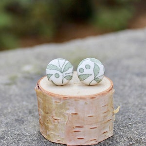 Fabric Button Earrings / Green Leaf Studs / Vintage Studs / Retro Earrings / Covered Buttons / Studs / Tiny Leaves Earrings / Gift