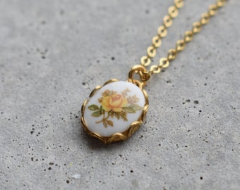 Vintage Floral Yellow Rose Necklace // 1960's Flower Pendant // Floral Gold Necklace // Antique Necklace //  Girlfriend, Friend, Gift