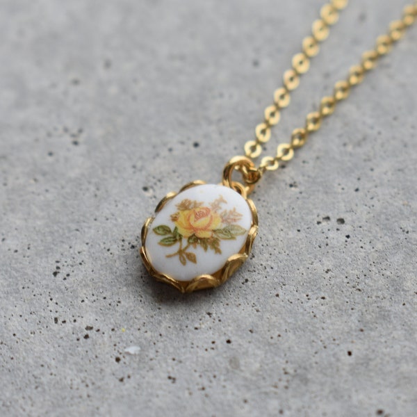 Vintage Floral Yellow Rose Necklace // 1960's Flower Pendant // Floral Gold Necklace // Antique Necklace //  Girlfriend, Friend, Gift