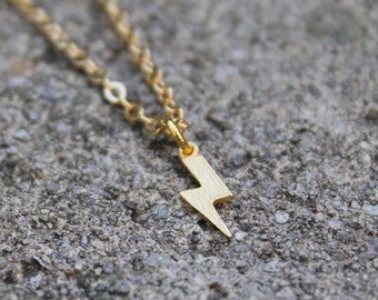 Tiny Lightning Bolt Necklace // Gold thunderbolt Jewelry // Minimal Necklace // Layering Necklace // Celestial Necklace // Simple Everyday