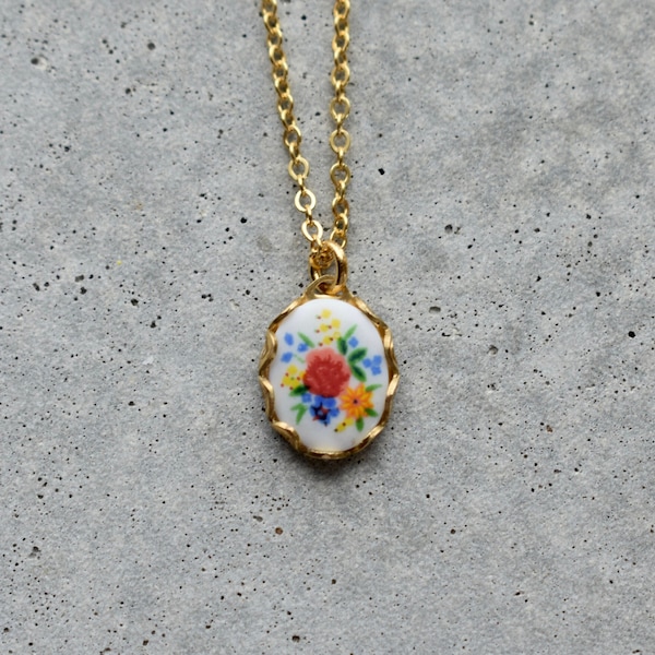 Vintage Floral Multi Colour Necklace // 1960's Flower Pendant // Floral Gold Necklace // Antique Necklace //  Girlfriend, Friend, Gift