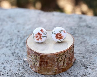Floral Fabric Button Earrings // Rust / Orange White  // Tiny Flower Earrings // Vintage Earrings // Covered Buttons // Everyday Studs