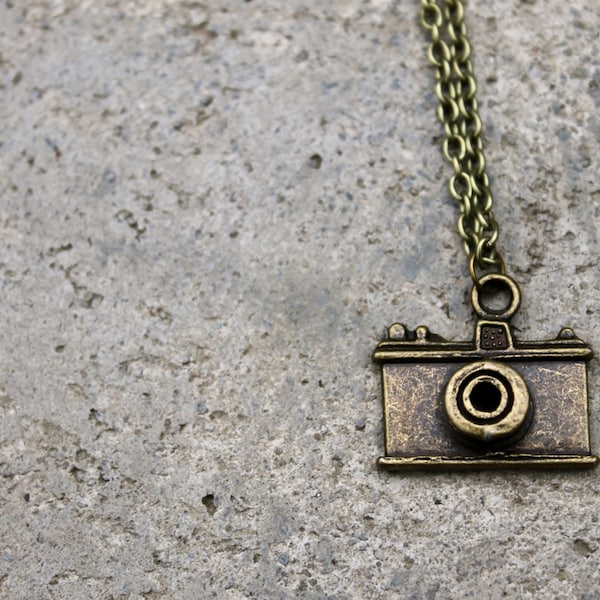 Vintage Camera Necklace // Photography Necklace // Antique Brass Necklace // Charm Necklace