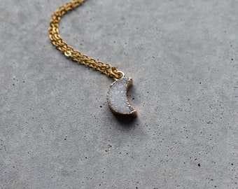 Druzy Stone Moon Necklace // Gemstone Gold Mystical Necklace // Dainty Boho Necklace // Layering Necklace // Minimal Necklace