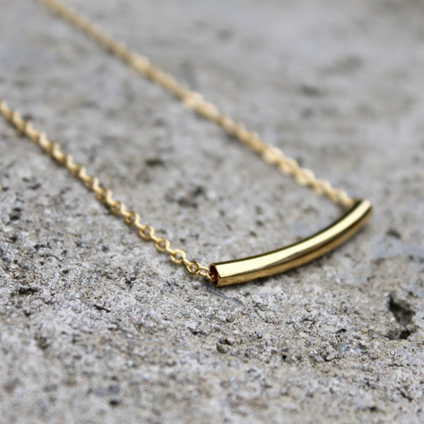 Kleine Gold gebogen Bar Halskette / / Gold oder Silber / / minimale Halskette / / Layering Halskette / / geometrische Halskette / / jeden Tag / / Freundin