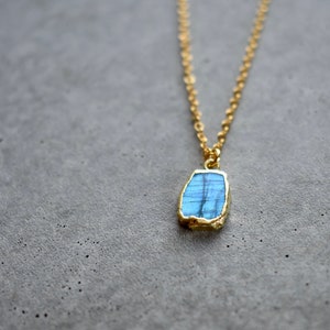 Labradorite Gemstone Necklace / Mini Gemstone Gold Mystical Necklace / Dainty Boho Necklace / Layering Necklace / Minimal Necklace