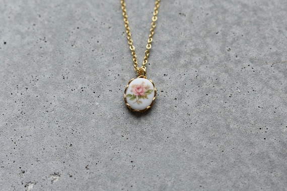 ★VINTAGE HOLLYWOOD★ Petit Pearl Rose Necklace Vintage Oval Pearl Rose Necklace | Caitlyn Minimalist