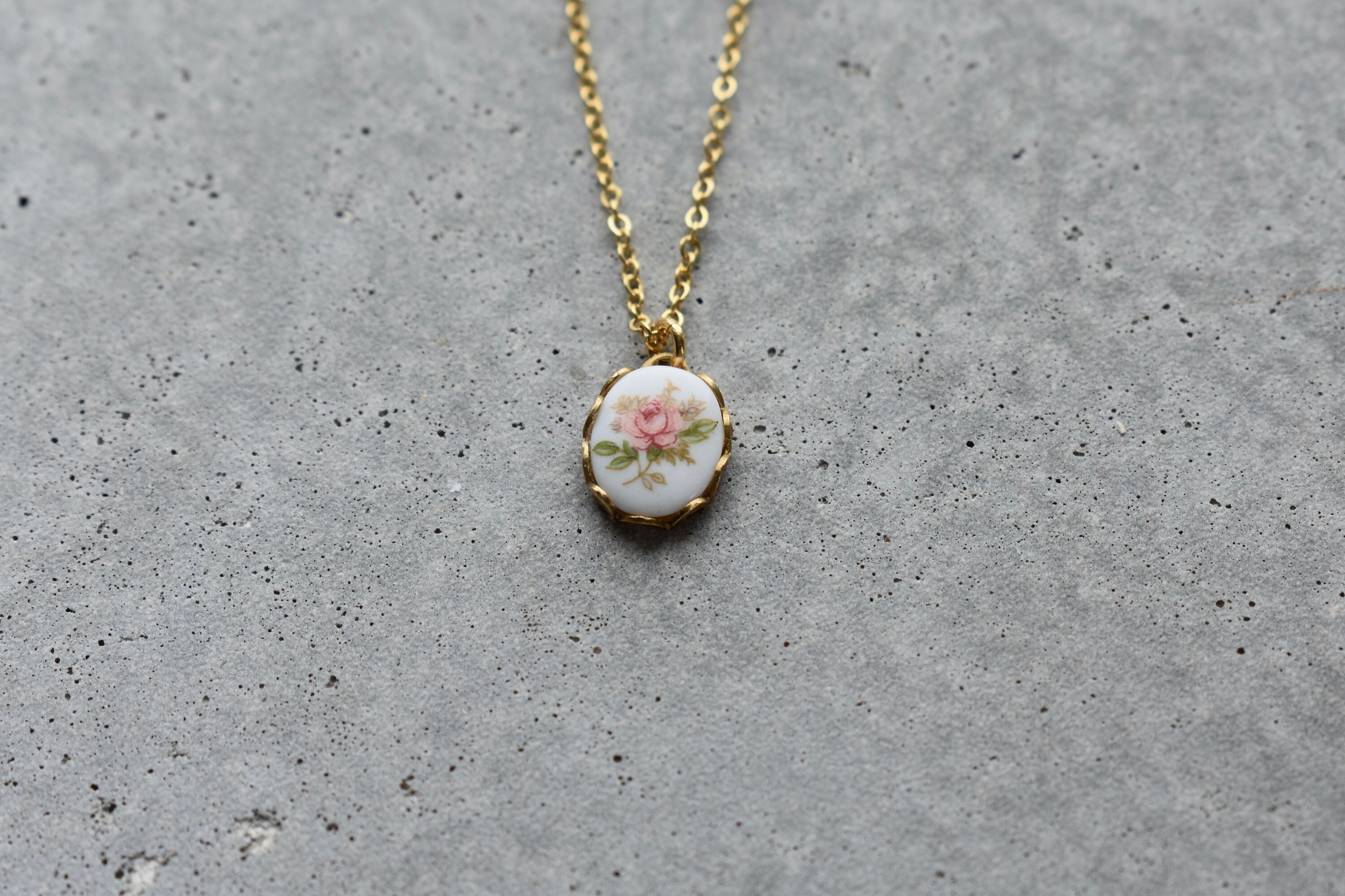 Vintage Floral Pink Rose Necklace // 1960's Flower Pendant