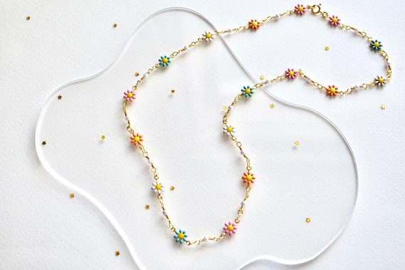 Daisy Pearl Bright Chain // Flower Power Necklace // Small Floral Chain // 90's Necklace // Summer Charm Necklace // Flower Charm Necklace