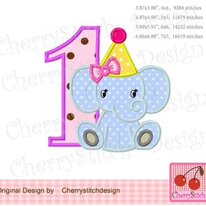 Könnte beinhalten: Stickdatei mit einer pinkfarbenen Zahl eins mit braunen Punkten, einem blauen Elefanten, der einen gelben Partyhut mit einer rosa Schleife trägt, und dem Text "CherryStitchDesign".