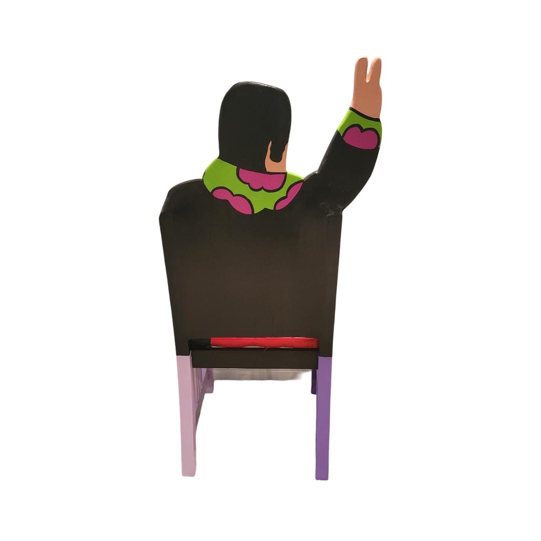 ビートルズのイエローサブマリンアートワークアーティストのトッドフェンドスが描いたアップサイクルチェア - Etsy 日本