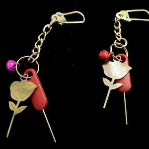 Rose Shape Stainless Steel Hard and Super Long Sim Card Opener Keychain Sim Card Tray Ejector Sim Card Open Needle Long Sim Card Ejector Red