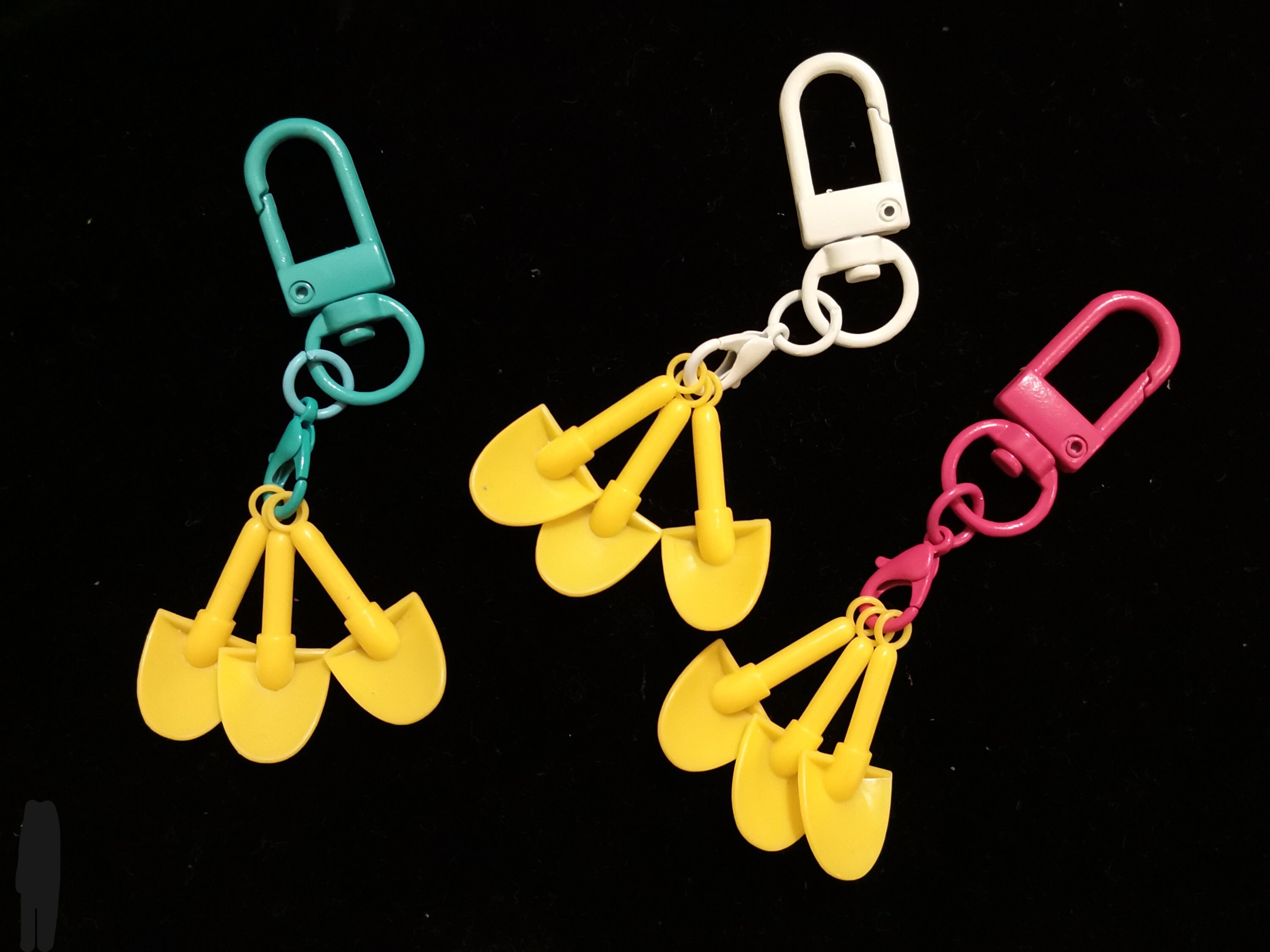 Showel Keychain Mini Plastic Yellow Shovel W/ Colorful Keychain Powder Shovel Gitter ...