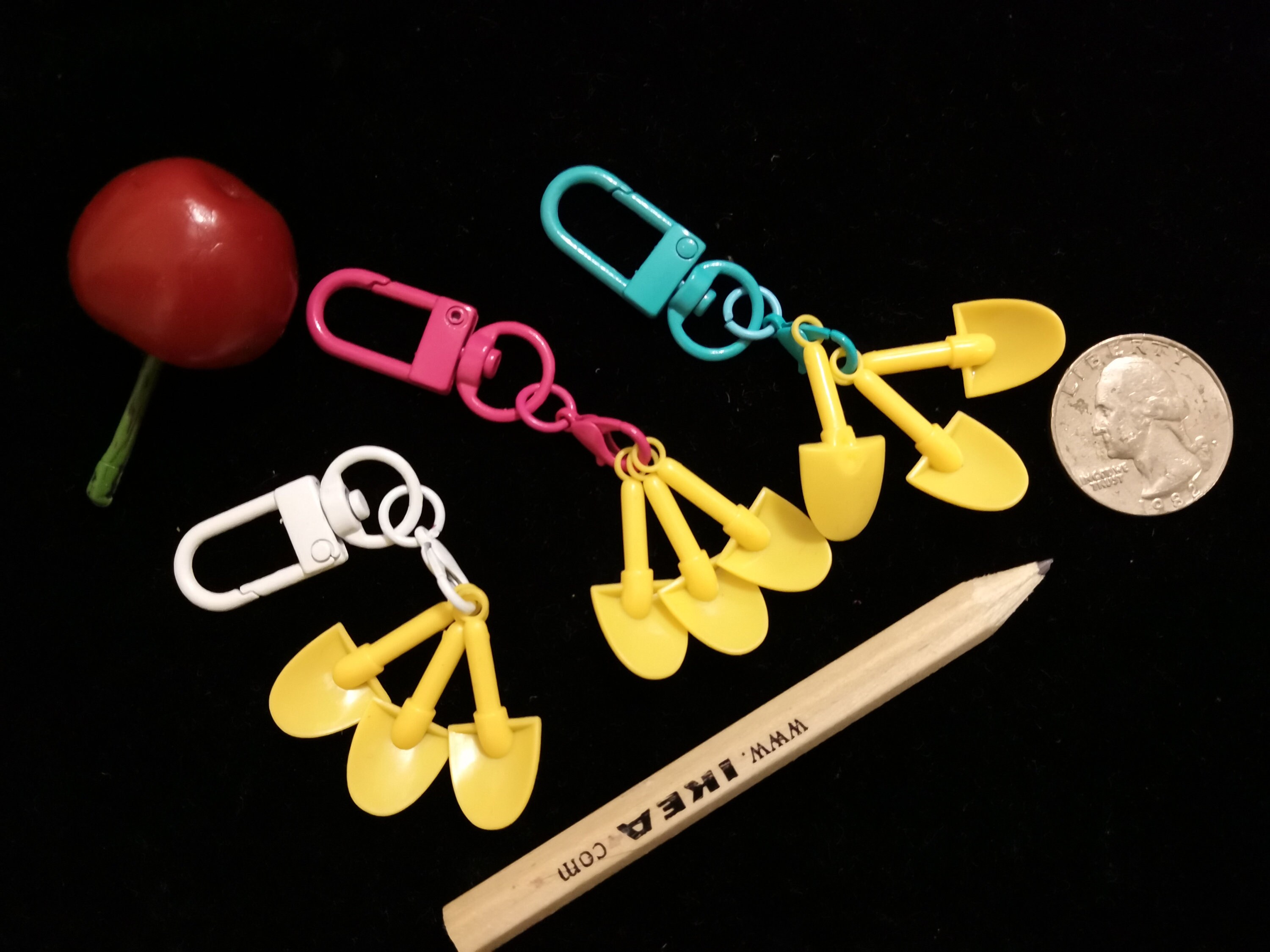 Showel Keychain Mini Plastic Yellow Shovel W/ Colorful Keychain Powder Shovel Gitter ...