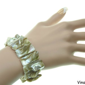 Natural SeaShell Bracelet Elastic Sea Sell Bracelet Big Sea Shell Bracelet Sea shell Cuff Stretched SeaShell Bracelet Expandable Bracelet