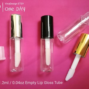 May include: Three clear plastic lip gloss tubes with different colored caps: silver, black, and gold. Each tube has a white doe-foot applicator. The tubes are 1.2 ml / 0.04 oz. Mini 1.2ml / 0.04oz Empty Lip Gloss Tube
