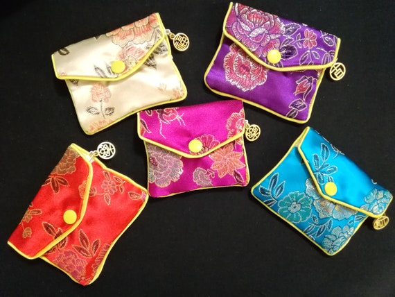 VELVET SQUARE MAKE-UP POUCH SMALL MULTICOLOR FLOWER PATTERN VELVET SQUARE MAKE-UP POUCH SMALL MULTICOLOR FLOWER PATTERN