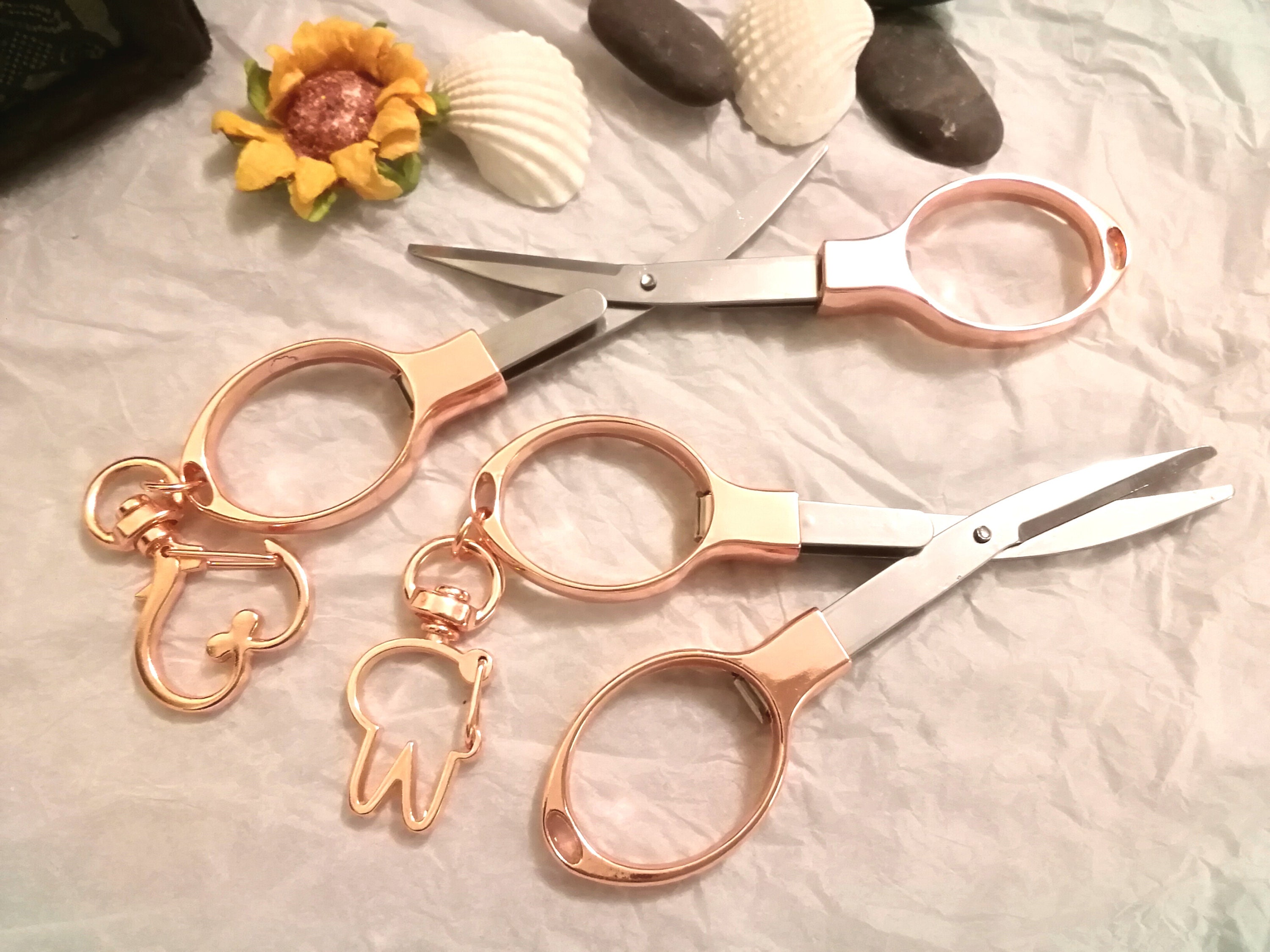 2Pcs Mini Scissors,Foldable Scissors Stainless,Travel Scissors for Can Hang  on Your Key Chain,for Craft, Camping, Outdoors