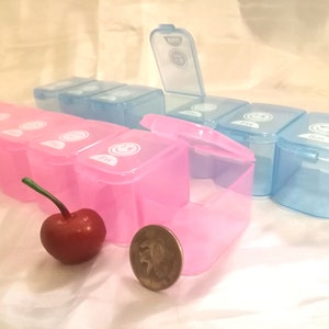 1 pcs 7 Grid Super Large Empty Plastic Pills Storage Box Plastic Colorful Pills Storage  Medicine Storage Travel Pills Box