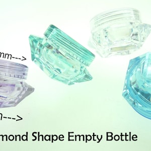 May include: Three clear plastic diamond-shaped containers with lids. The containers are 34 mm wide and 23 mm tall. The lids are 30 mm wide. The containers are empty and ready to be filled with cosmetics or other small items.