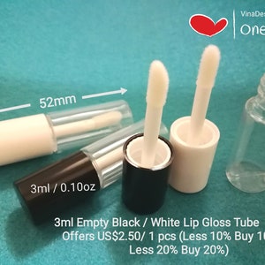 Puede incluir: Tubo de brillo de labios vacío negro y blanco con un aplicador de varita transparente. Los tubos tienen una capacidad de 3 ml o 0,10 oz y miden 52 mm de largo y 15 mm de diámetro. 3ml Empty Black / White Lip Gloss Tube Special Offers US$2.50/1 pcs (Less 10% Buy 10 pcs, Less 20% Buy 20%)