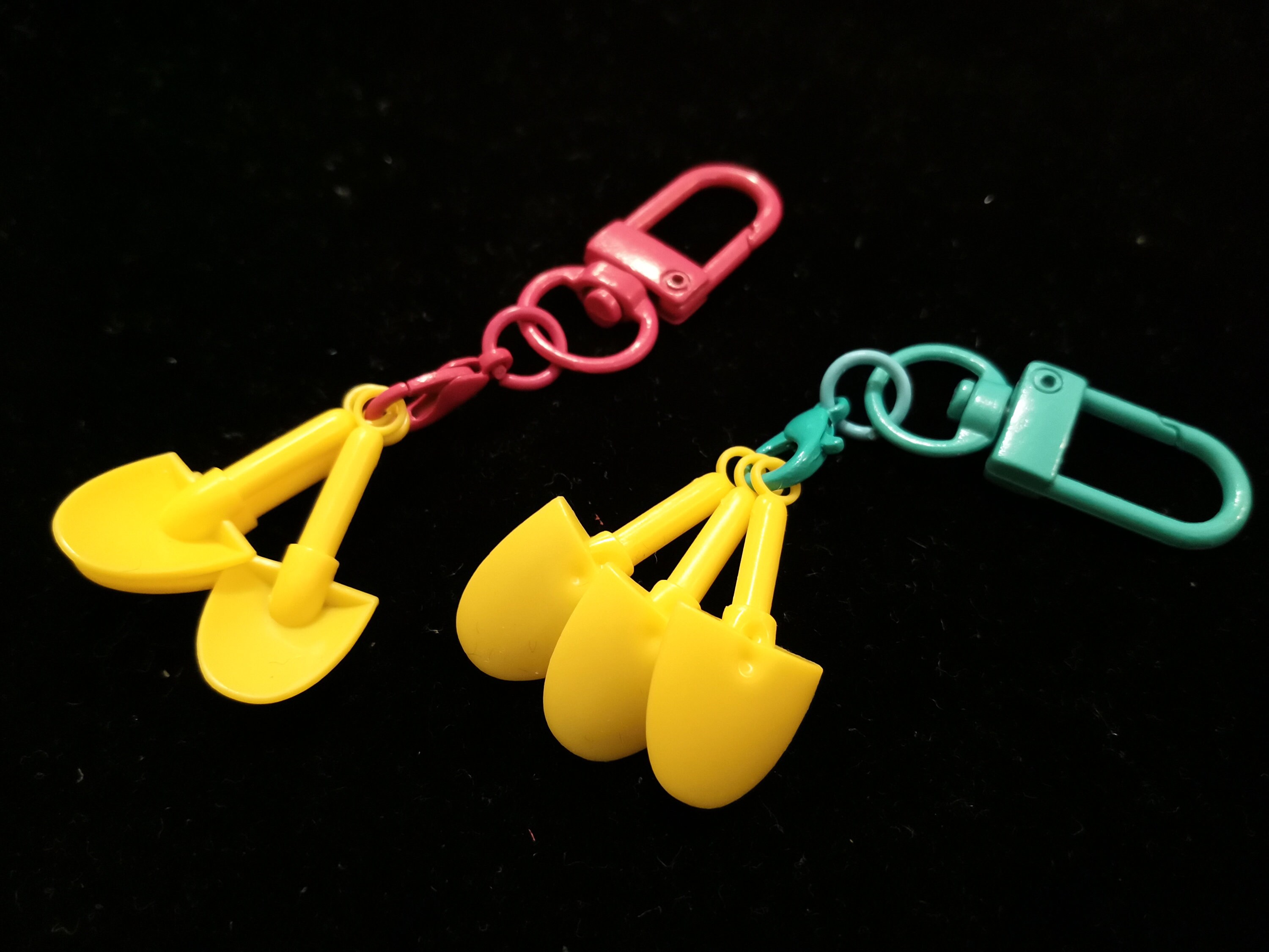 Showel Keychain Mini Plastic Yellow Shovel W/ Colorful Keychain Powder Shovel Gitter ...