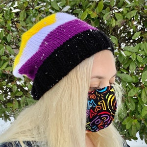 Non-Binary Pride Handgestrickte Slouchy Mütze | Dezente LGBTQ+ Flagge Toques | Hut für Erwachsene/Teens