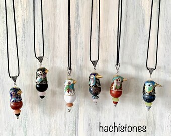 Anhänger aus einem Fingerhut Halbedelsteinen Cloisonne Jaspis Jade Rosenquarz Anhänger Kettenanhänger Vogel Besteckschmuck Besteck Schmuck