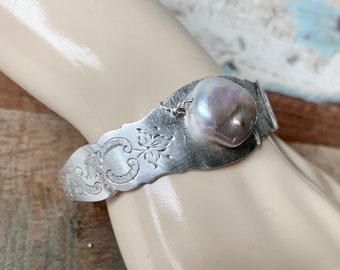 Cutlery jewelry bracelet made of silver-plated sugar tongs with freshwater pearl Maritime Boho Hippy recycled cutlery bracelet