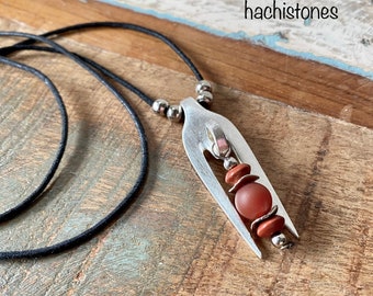 Anhänger aus Besteck Baumwollband Besteckschmuck Boho Cutlery Jewelry  versilbert Hippy versilberte Gabel Jasips rot  roter Jasper Jasper