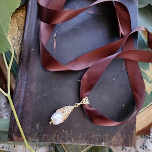 Chérie d'or Ribbon Choker | Water Pearl Necklace | Cinnamon Satin Ribbon | Dark Vintage Jewelry | Whimsy Ethereal Gift