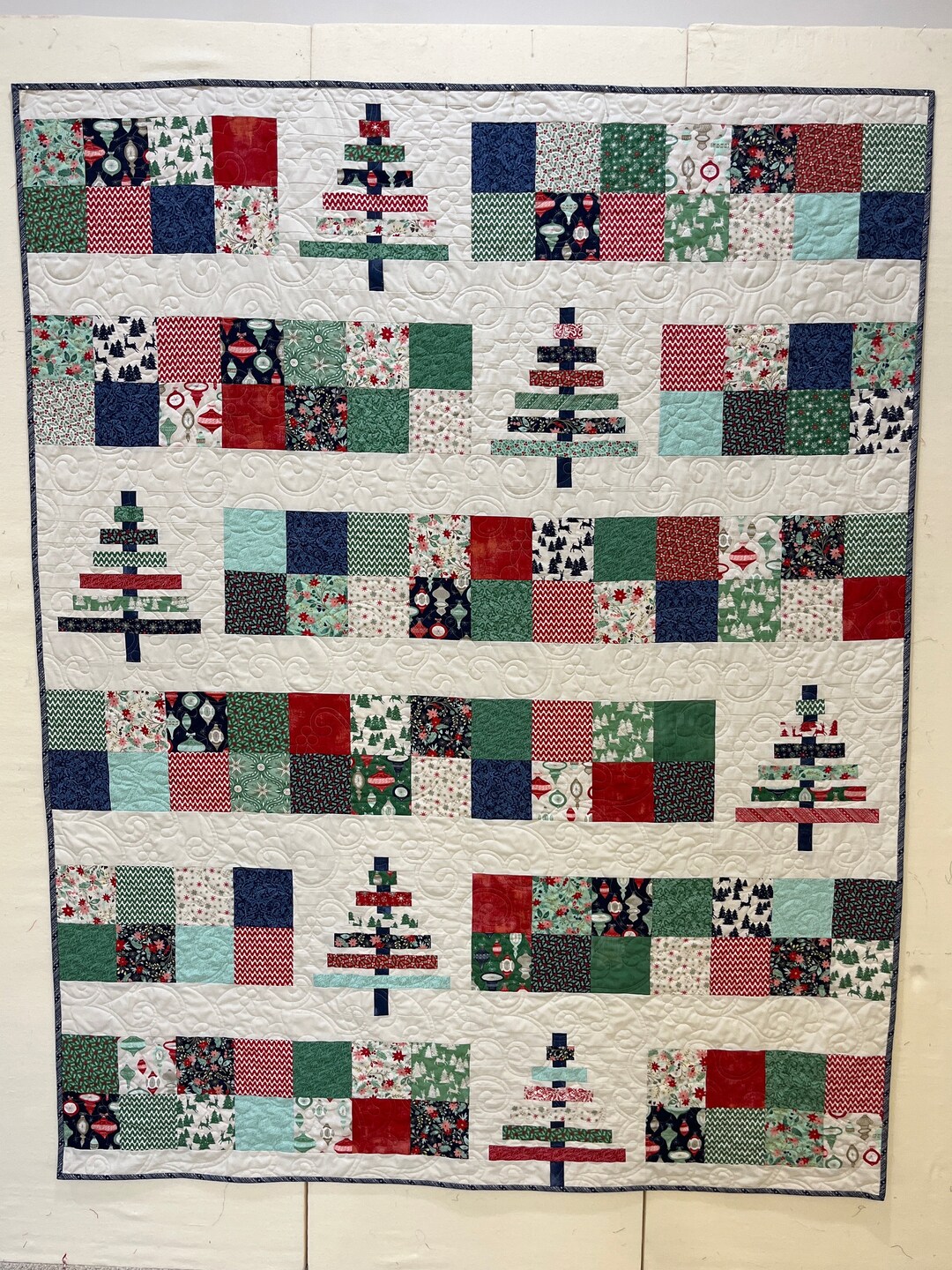 Christmas Quilt, Twin Bed Quilt, Finished Quilt, Patchwork Quilt