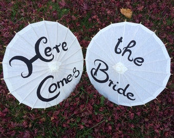 Wedding Paper Parasols for Flower Girls, Here Comes the Bride, Wedding Ceremony, Wedding Pictures, Paper Umbrella, Child Sized Parasol