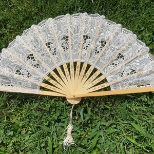 Ivory Lace Fan with Flower Design for Wedding Ceremony, Floral Lace Wedding Favor, Party Favor