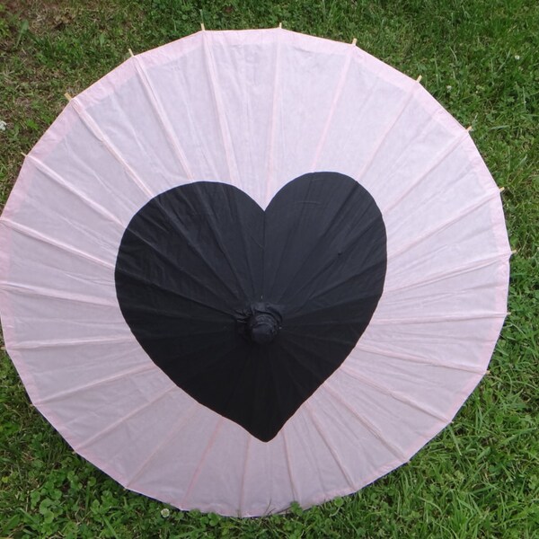 Pink Paper Parasol with Black Heart for Wedding Pictures, Wedding Decor, Beach Wedding, Paper Umbrella, Pink Black Heart Symbol, Parasol