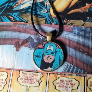 Vintage Captain America in gold/charm necklace