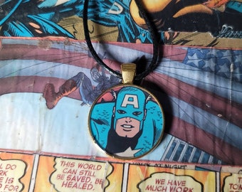 Vintage Captain America in gold/charm necklace
