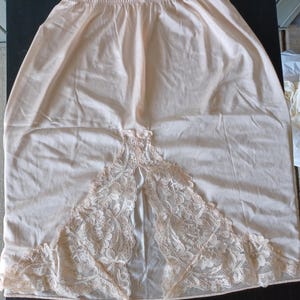Vintage 70s Peach Nylon Lace Half Slip - Lace Slit, Small