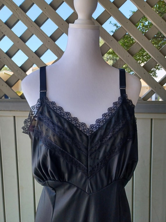 Vintage lovely inky black nylon full slip lace cr… - image 1