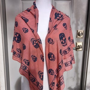 小物 Alexander Mcqueen Skull Silk Scarf y2k Alexander McQueen Ivory Silk Skull Scarf – Modaselle