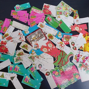 Grand lot d'étiquettes et d'étiquettes de Noël vintage des années 1970 Père Noël, arbre de Noël, rétro
