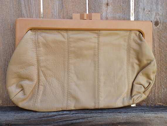 Sale Vintage 1960s khaki yellow leather clutch pu… - image 7