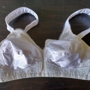 Vintage Playtex 18 Hour Bra White - Medium