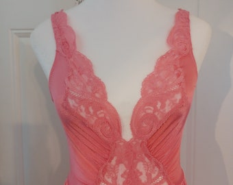 Vintage beautiful coral-bubble gum pink Olga nightgown soft nylon wide sweep - Small to Medium