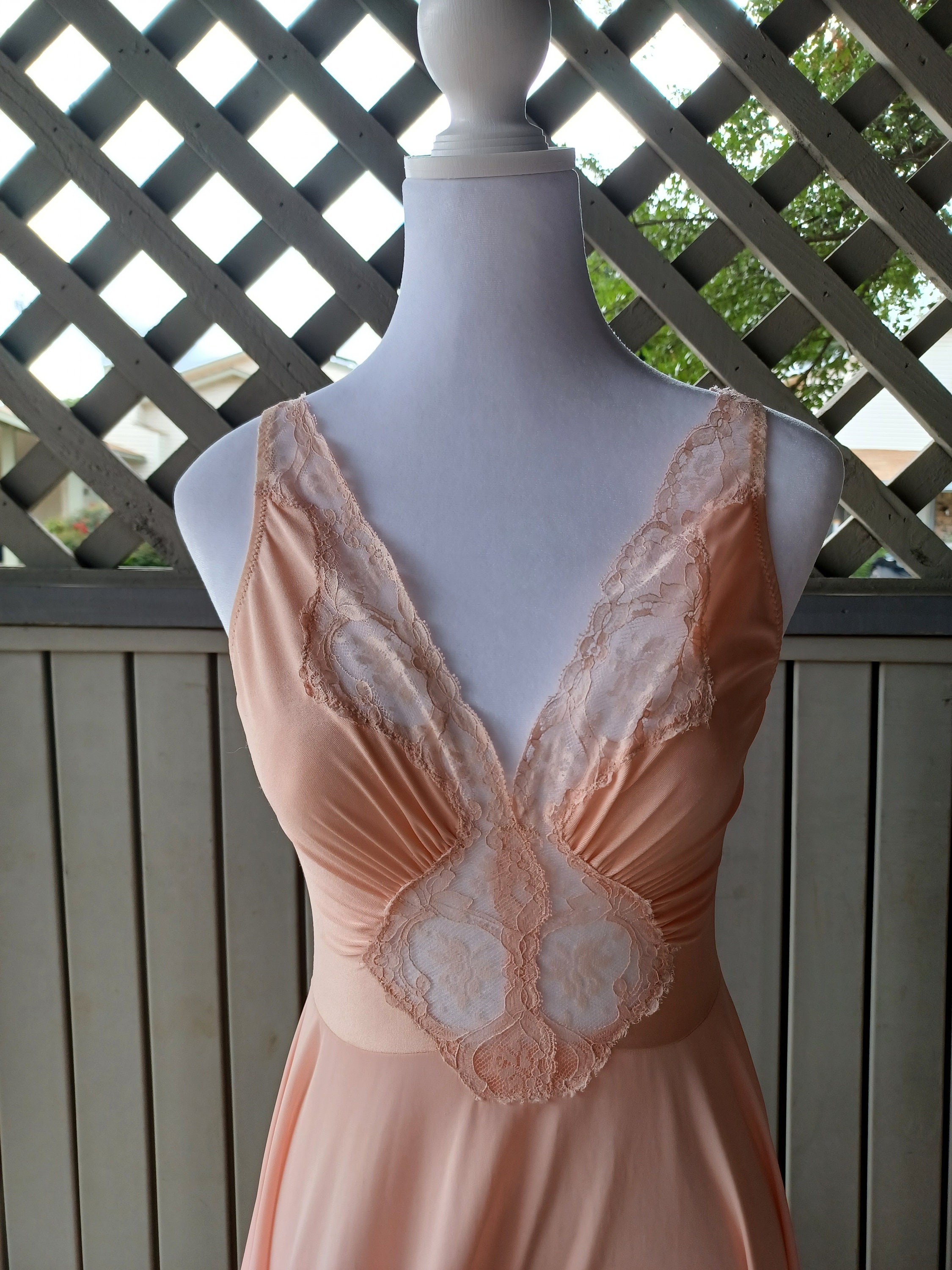 Vintage Gorgeous Pink Nylon Lace Olga Bodysilk Gown Nightgown Large Sweep  Small to Medium 