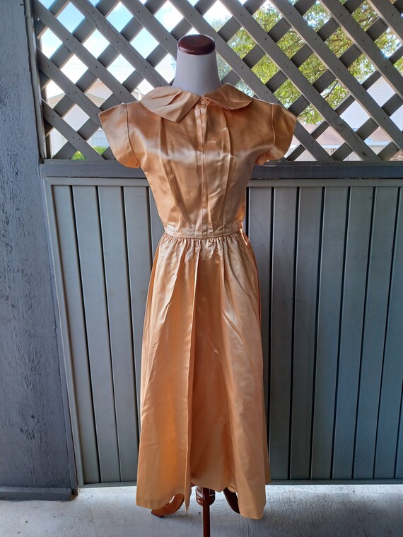 SALE Vintage gorgeous liquid satin decadent peach… - image 2